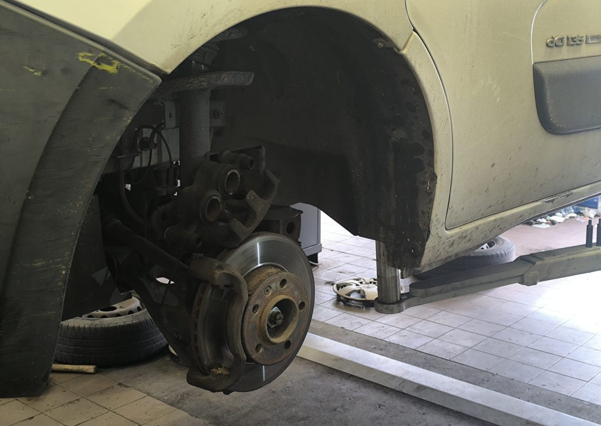 Naprawy-układu-hamulcowego